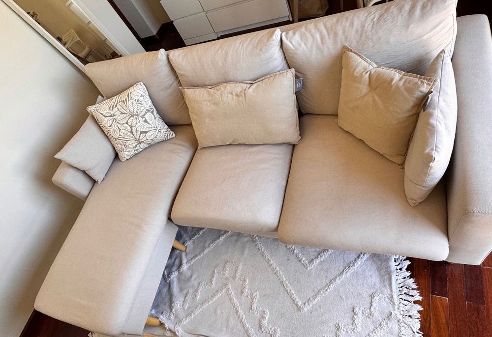 Sofá Bege 3 lugares com Chaise Longue