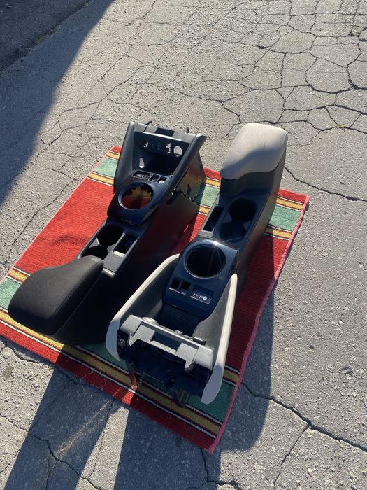 Консоль, підлокітник на ніссан ліф 18-24 р.