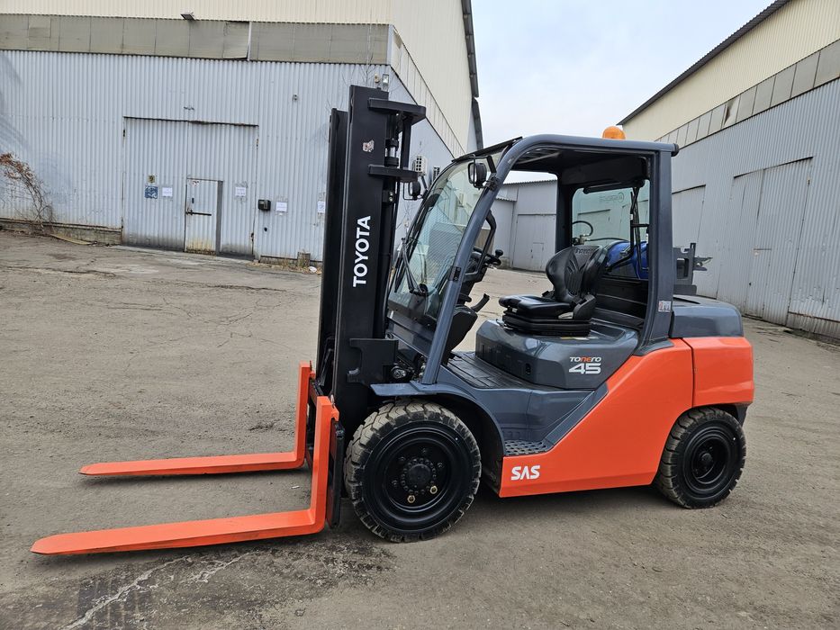 Навантажувач вилковий Toyota 4 тонни. Вилочный погрузчик Тойота 4 т