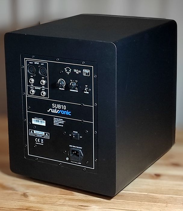 Sistema 2.1 colunas monitores Swisssonic ASM5 + SUB10