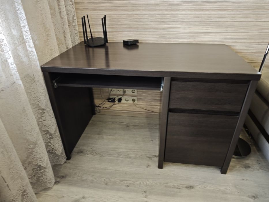 Гарний  прегарний Стіл для письма