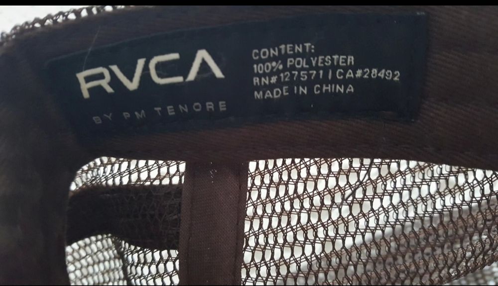 Boné castanho ( RVCA )
