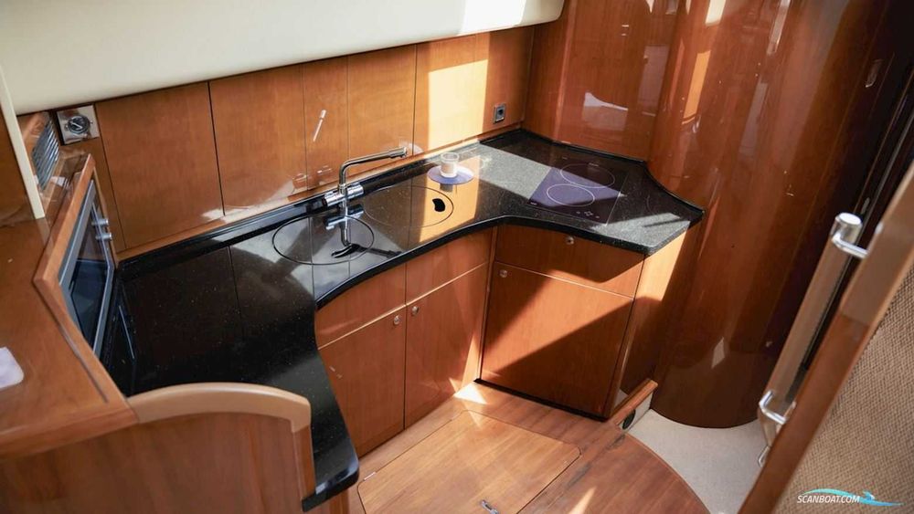 Продам моторну яхту Princess 42 Fly
