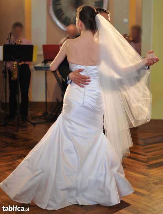 Suknia Ślubna Madonna model White One 411