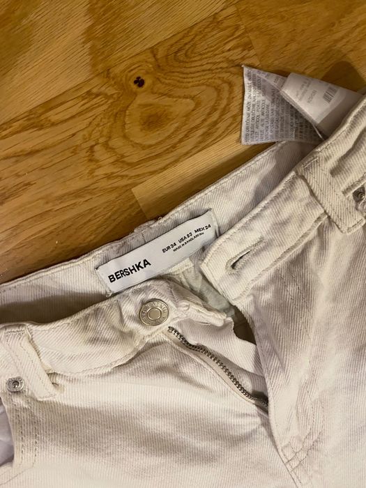 Джинси білі Bershka
