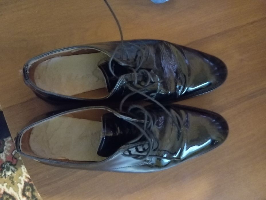Мужские кожаные лакированные туфли 46 размер в хорошем состоянии