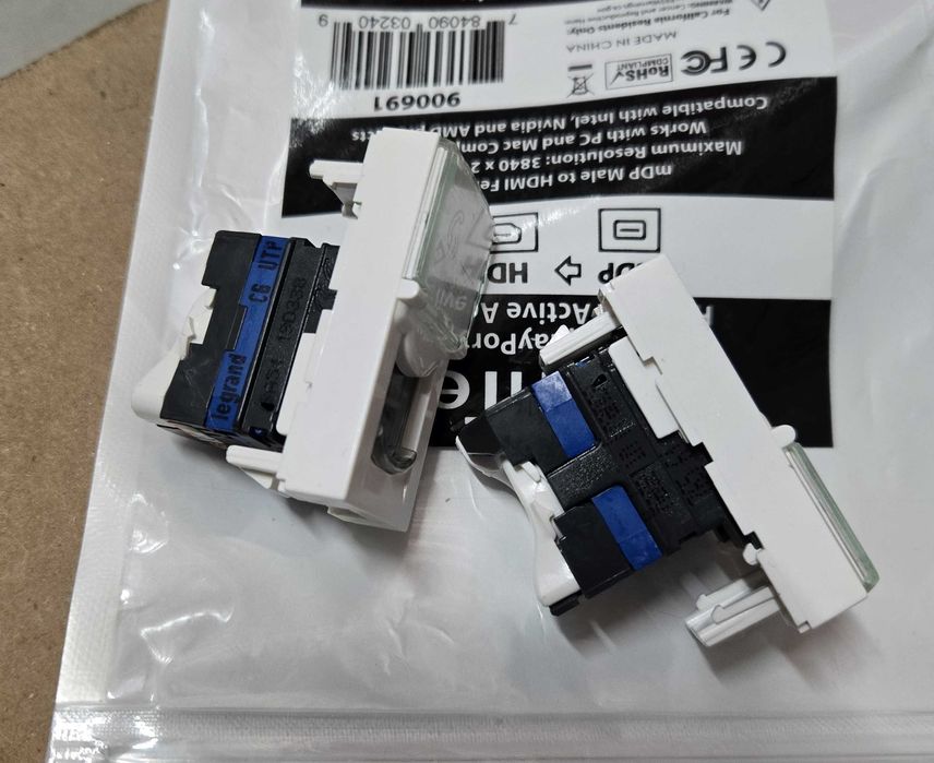 Вставка RJ45 UTP cat.5e Legrand Mosaic 76551