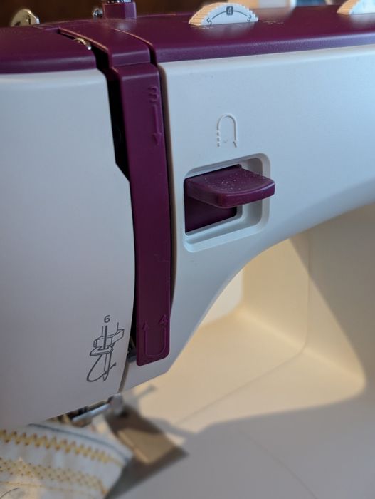 Máquina de costura, Nova, Necchi K132A (Italia)