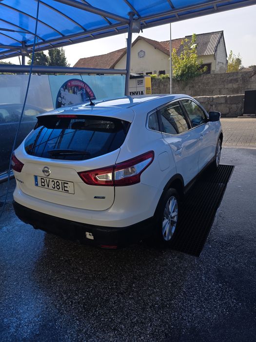 Nissan Qashqai 1.5 dCi (2015) - Full Extras / Impecável