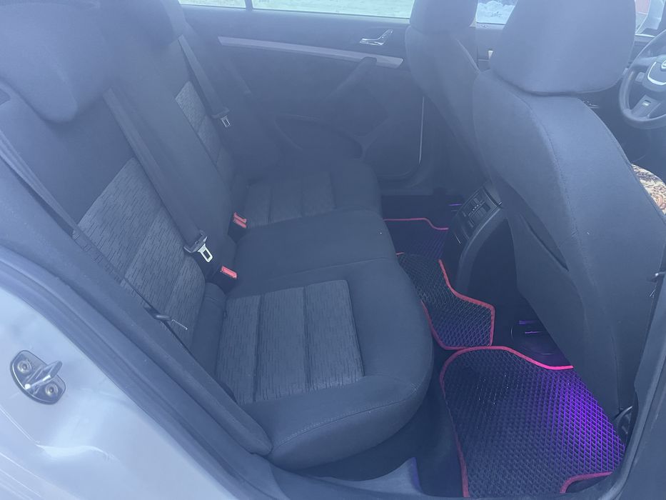 SKODA OCTAVIA A5-2012 р.1,6 Газ-бензин