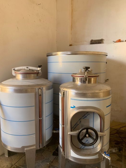 Vendo fermentadores inox com valvula de pressâo para cerveja e vinho