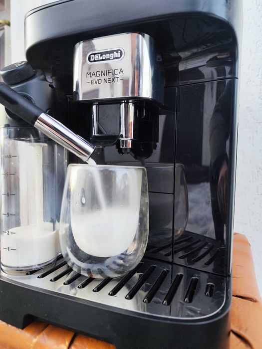 Кавомашина DeLonghi ECAM 310.60 Magnifica Evo Next майже нова