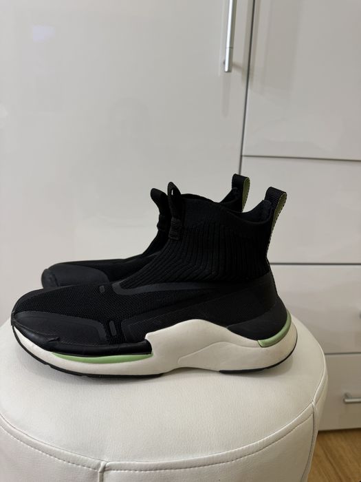 Кроссовки Zara