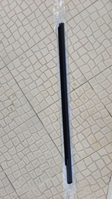 Friso  de Vedação / Raspador de Vidro - Mercedes (Peça Original e NOVA)