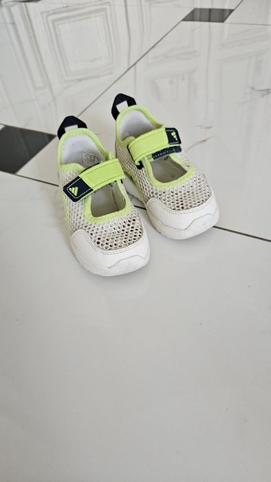 Босоніжки adidas 23 розмір і дитячі