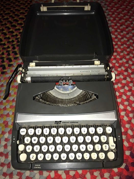 Máquina de escrever portátil Smith Corona Corsair