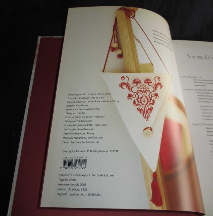 Livro Ponto de Cruz em vermelho & branco Helena Turvey