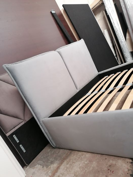 Łóżko tapicerowane w formie poduch na wymiar personalizowane łoże