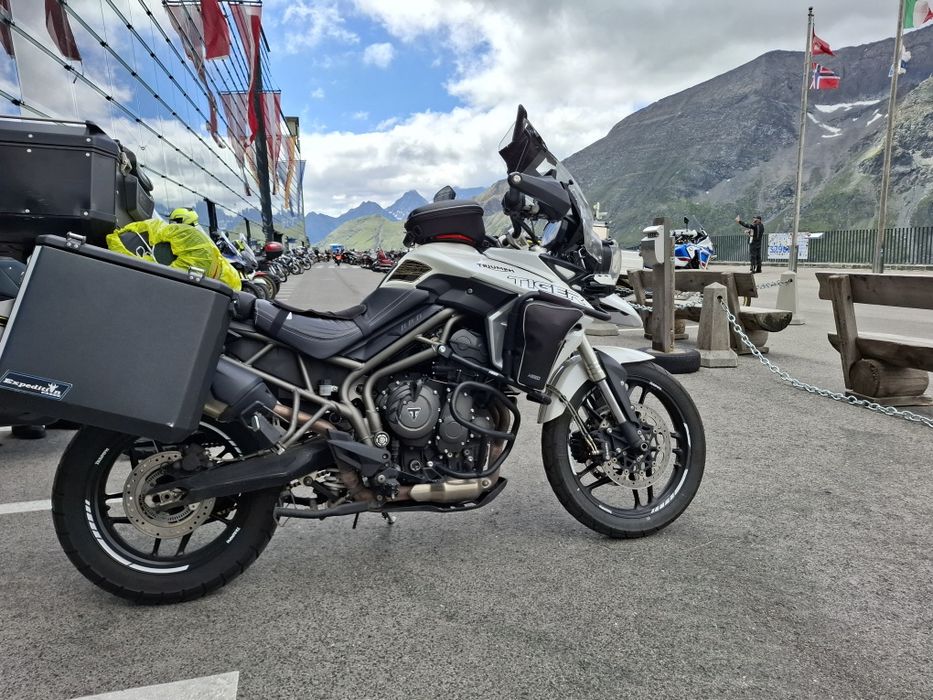 Triumph tiger 800 xrt max wyposażenie 3 kufry navigacja andiod kamery