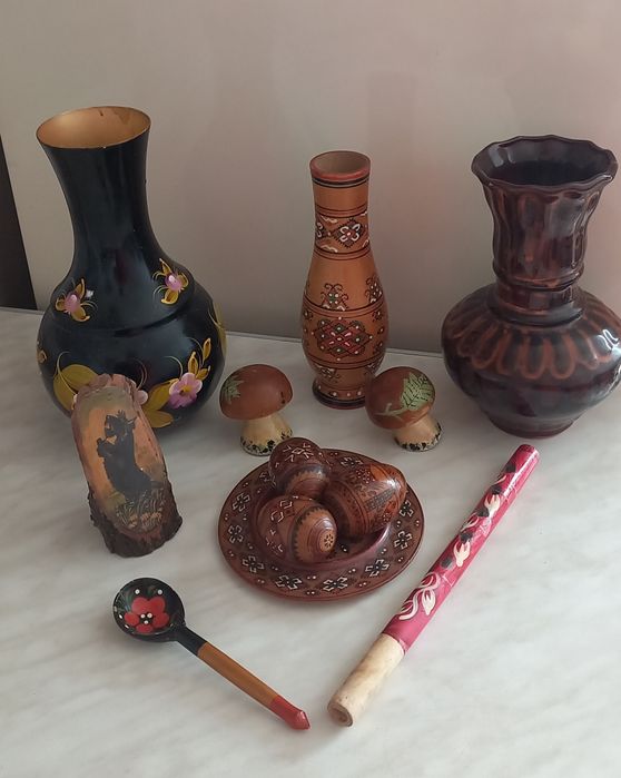 Українська символіка. Вази, яйця пасхальні деревяні, дудка (сопілка)