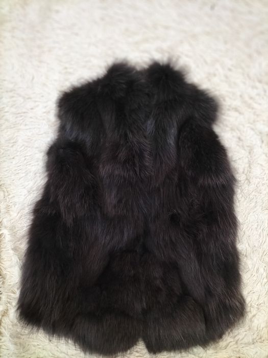 Продам натуральную жилетку на замке