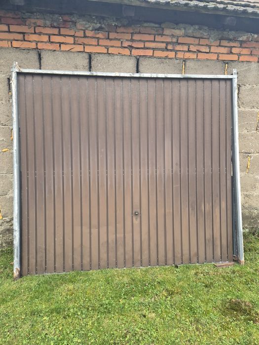 Brama uchylna ocieplana