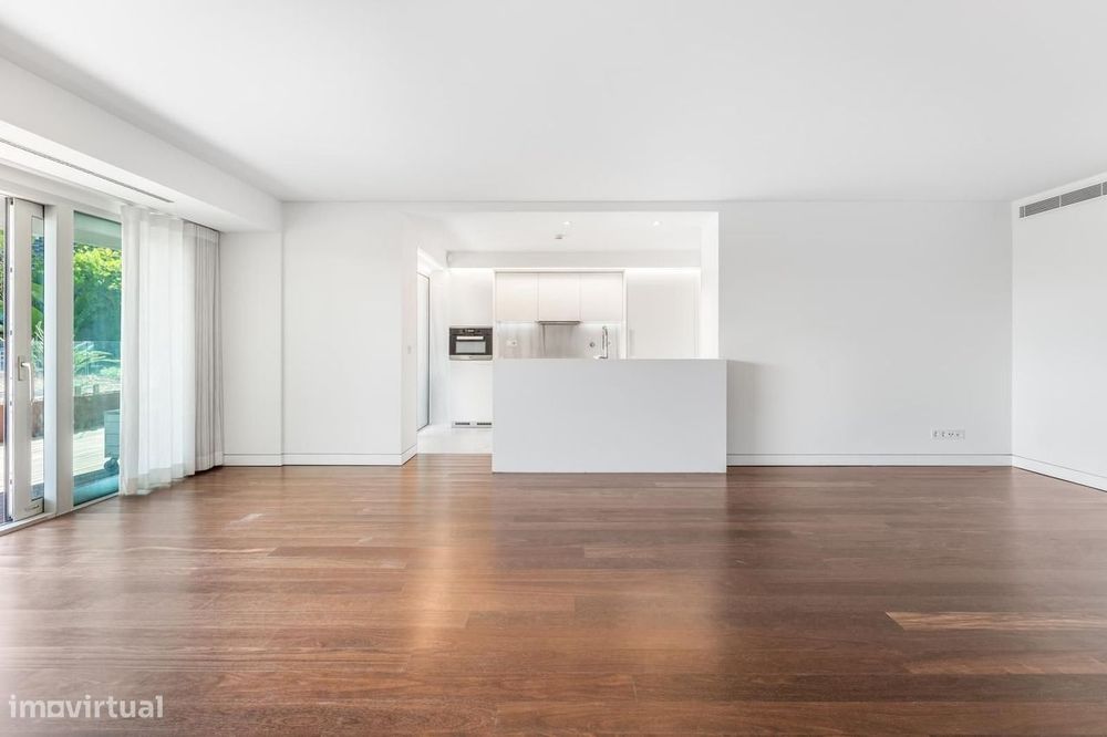 Apartamento T2 com jardim, Cascais