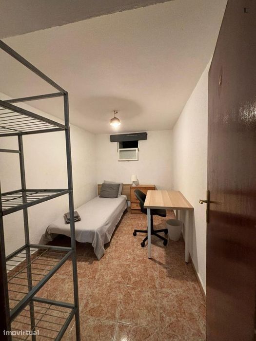 Quarto - localizado em Ajuda Lisbon
