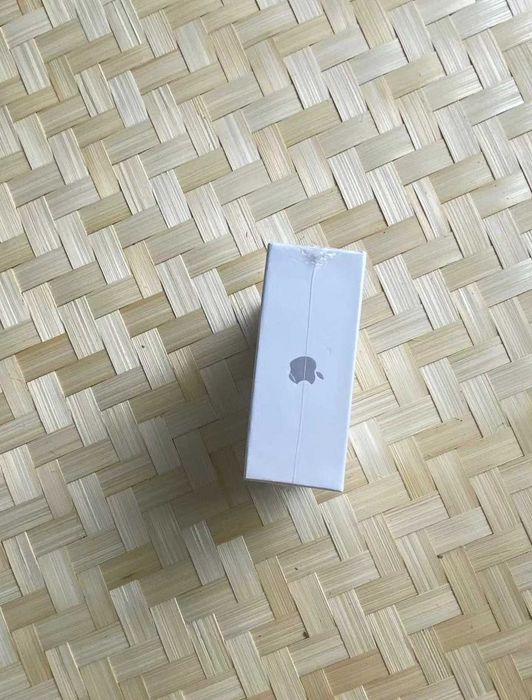 Nowe Apple AirPods 4 z aktywną redukcją szumów