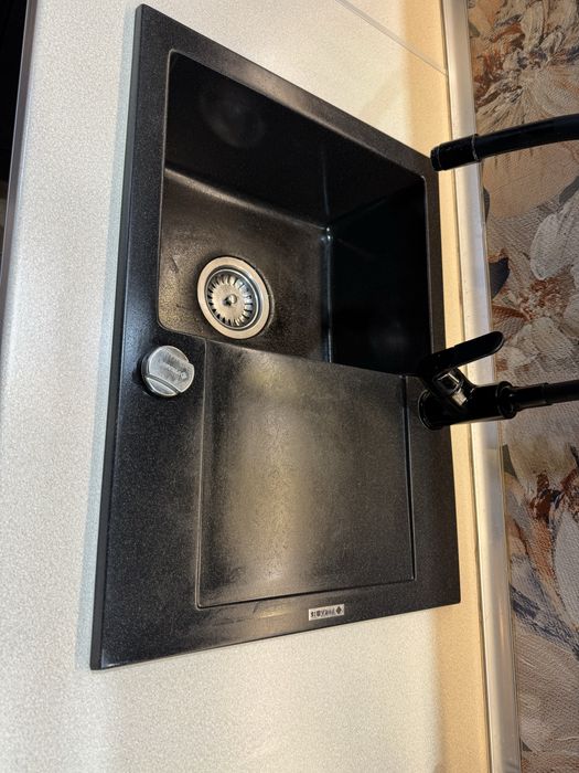 Zlew kuchenny wraz z syfonem