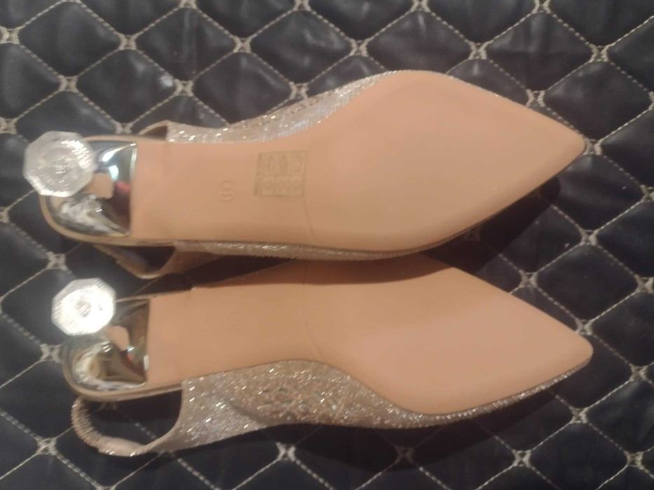 złote czółenka z odkrytą piętą 41