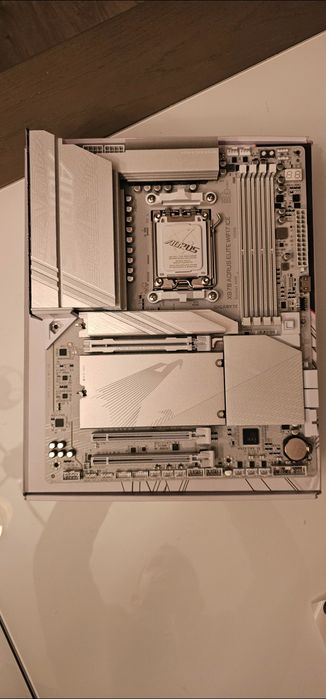 GIGABYTE X870 Aorus Elite ICE + AMD Ryzen 7 980OX3D