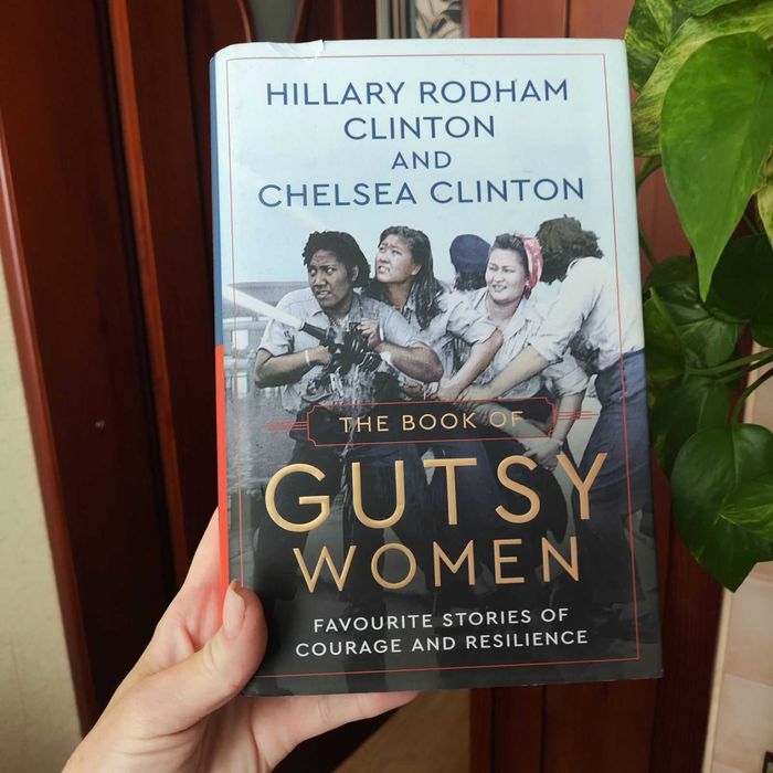 Книга англійською The Book of Gutsy Women — Hillary & Chelsea Clinton