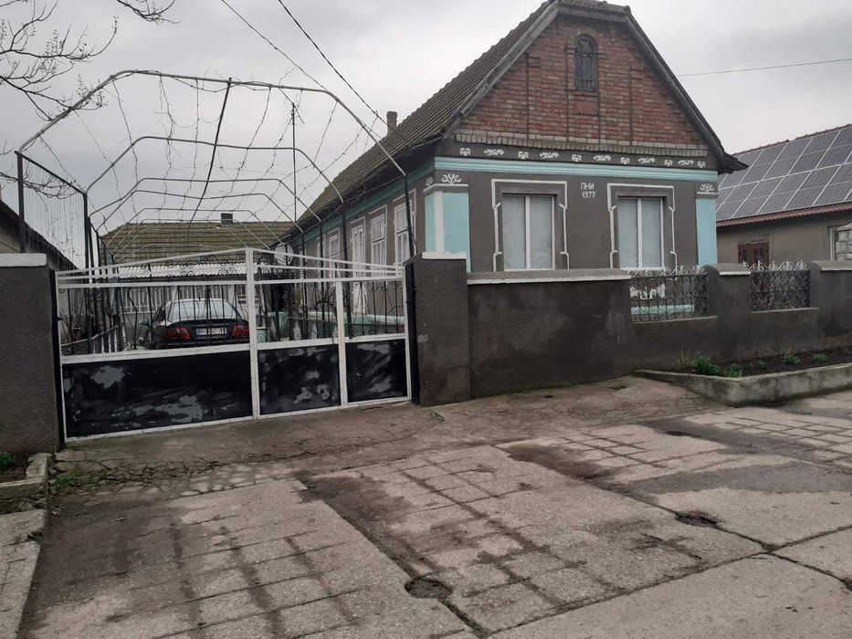 Продам будинок у селі Кулевча з двором, літньою кухнею, огорожею та усім необхідним для проживання