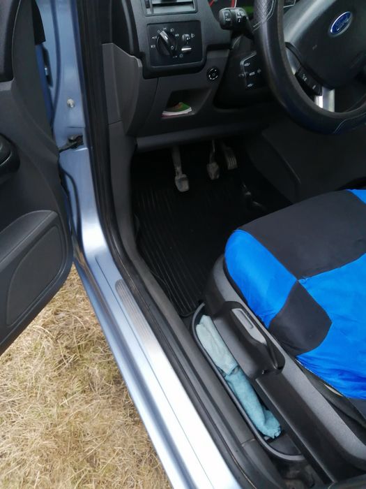 Хороший сімейний автомобіль 1 8 в доброму стані другий власник