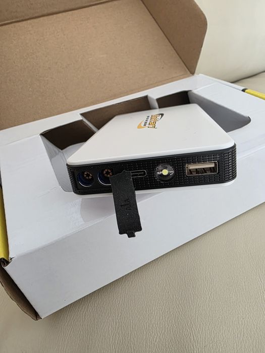 Бустер для старту авто JUMP STARTER