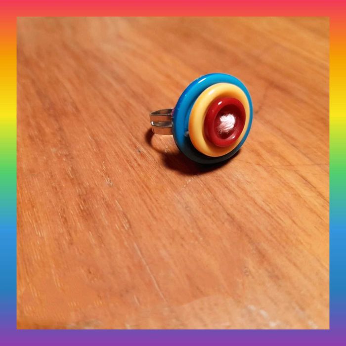 Conjunto de 2 anéis feitos com botões: 4 euros (ou 2,50 eur cada)