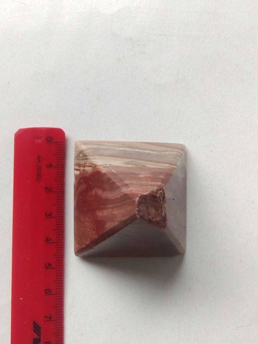 Piramidka z kamienia szlachetnego - uszkodzona