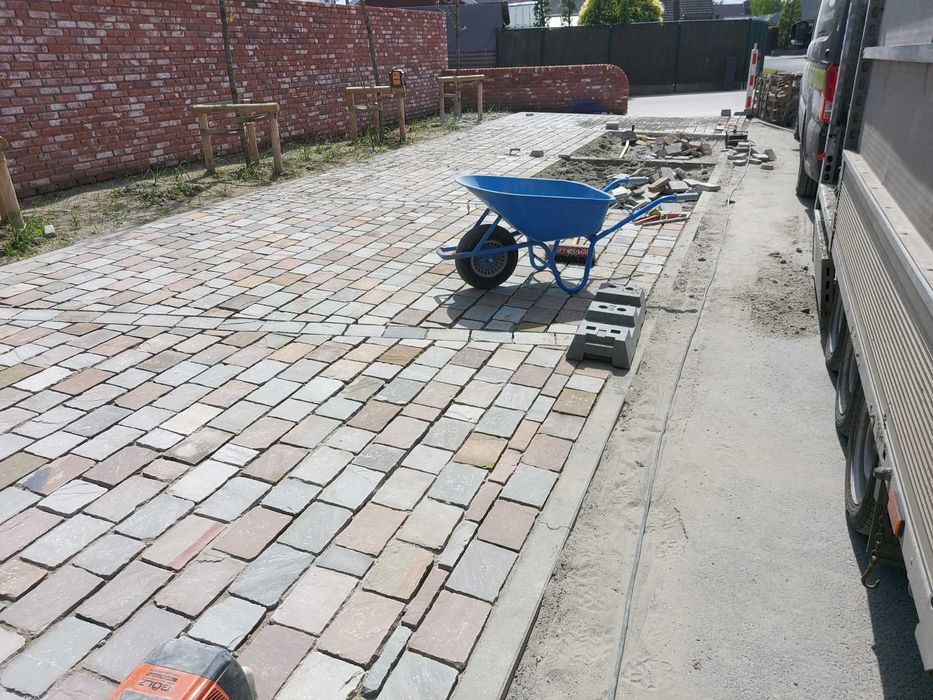 Prace brukarskie , układanie kostki brukowej