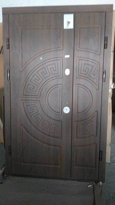 Двері вхідні в наявності з мдф та полімерними накладка 1.20*2.05