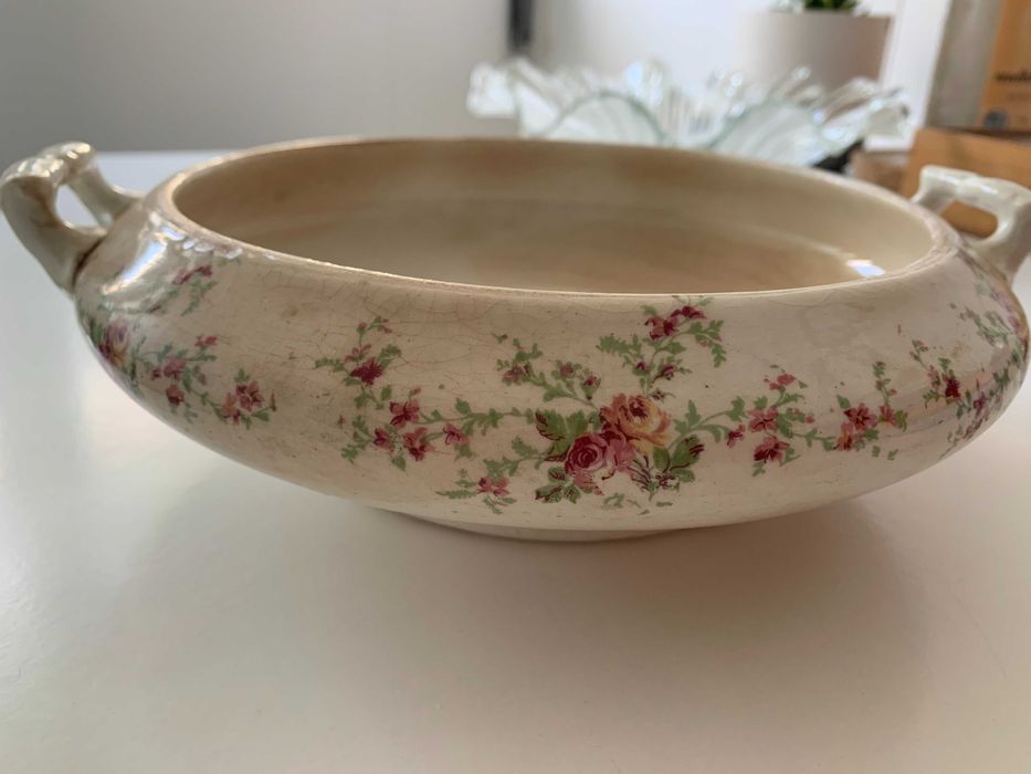 Taça antiga em louça decorada