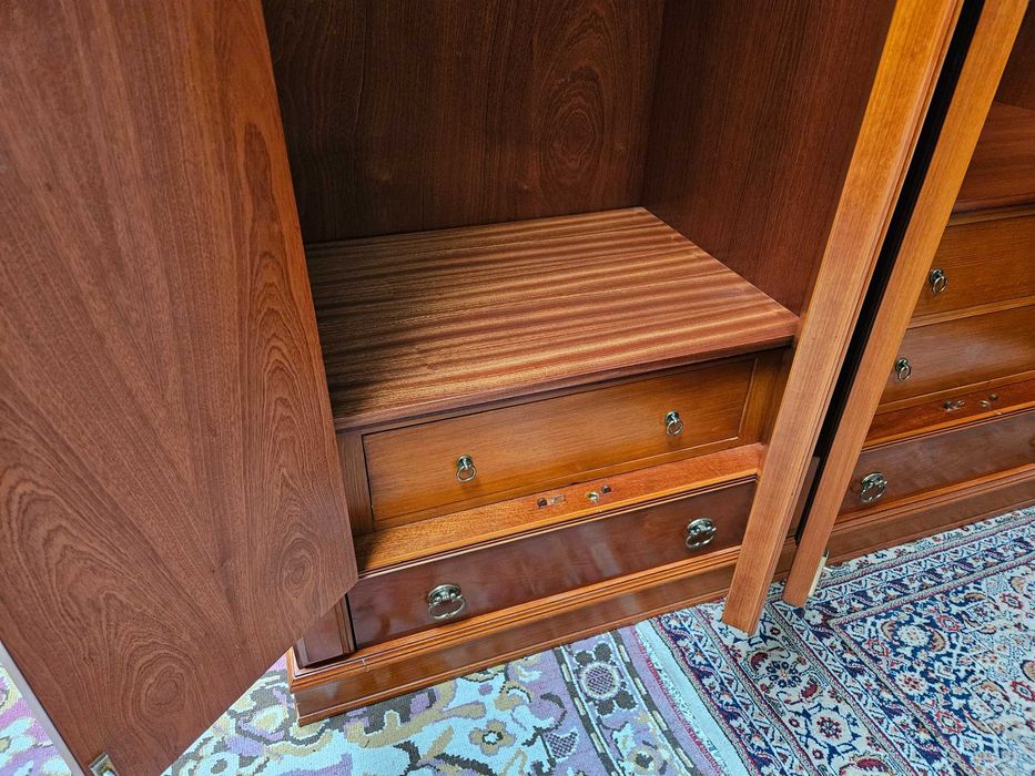 Roupeiro em madeira maciça de 4 portas - Bom estado ger