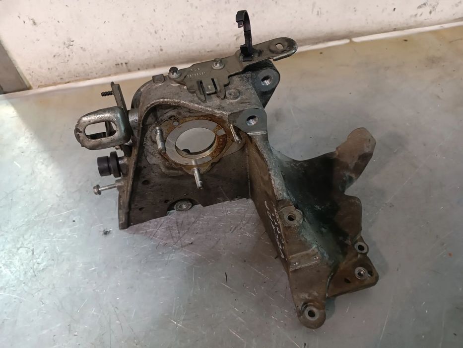 APOIO / SUPORTE DA BOMBA OPEL ASTRA  VECTRA 1.9CDTI 1.9JTD 55196092