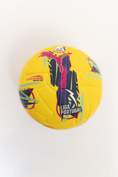 Bola futebol de jogo autografada