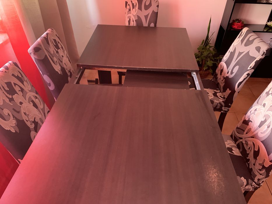 Mesa de Sala extensivel com 6 cadeiras
