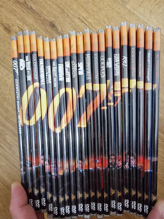 Zestaw 21 płyt dvd James Bond Agent 007. Stan bardzo  dobry.