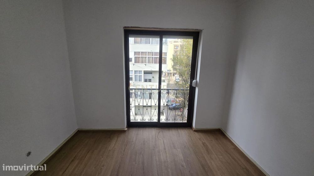 Apartamento T4 para Arrendamento – Bairro do Liceu, Setúbal Totalmente