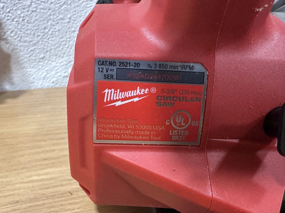 Milwaukee 2521-20 – компактна циркулярка M12 FUEL