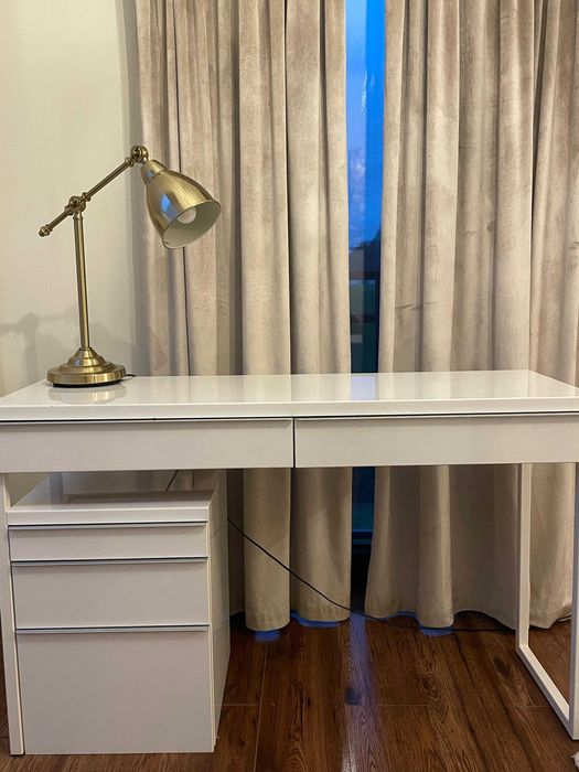 Biurko i szafka ikea besta burs biały połysk