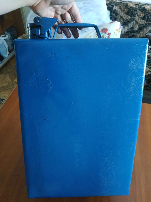 Добротна металева каністра на 20літрів з товстими стінками часів 70-х